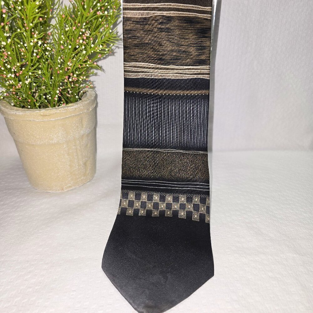 ALEXANDER JULIAN COLOURS ABSTRACT DESIGN MENS 100% SILK TIE EUC